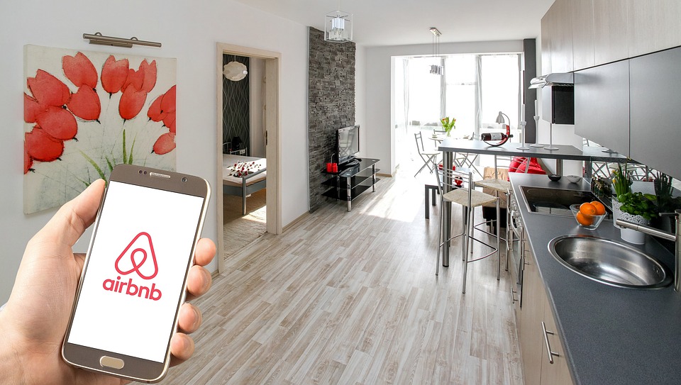 Airbnb to partner with major landlords